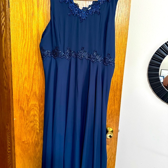 Plus Size Mother of the Groom Navy Evening Gown - Picture 2 of 4